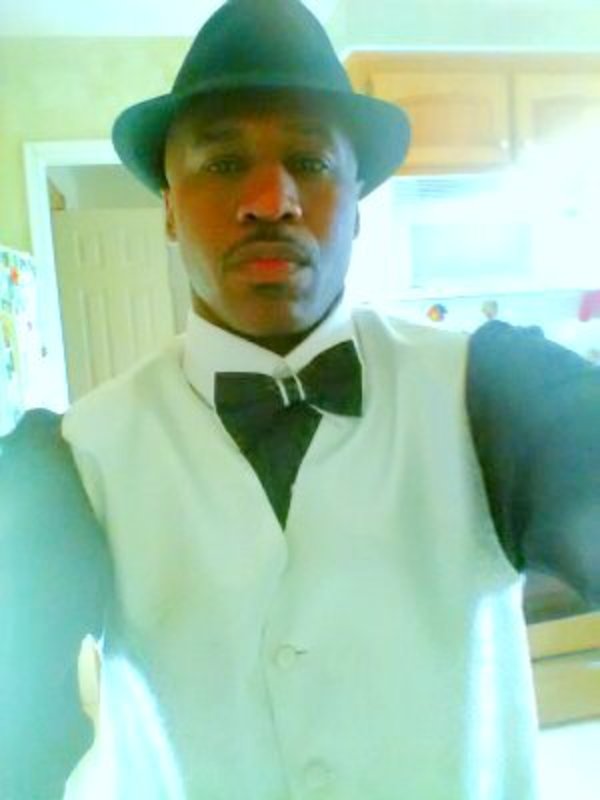 Date this young United States man CAMERON from Detroit US19273