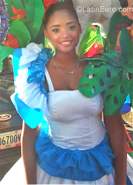 Date this young Venezuela girl Michelle from caracas VE1590