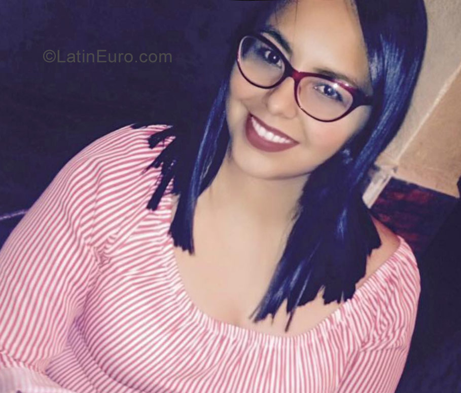 Date this sensual Venezuela girl Marielis from Maracay VE1593