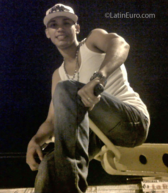 Date this good-looking Venezuela man Brayan from Valencia VE1595