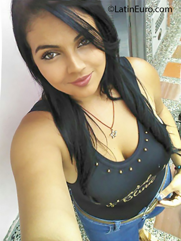 Date this voluptuous Colombia girl Ana from Manizales CO23832