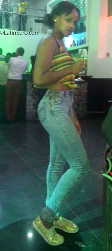 Date this stunning Dominican Republic girl Yolenny from Santo Domingo DO32312