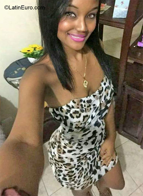 Date this good-looking Dominican Republic girl Franchesca from Santo Domingo DO32324