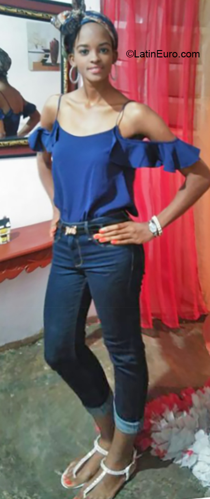 Date this delightful Dominican Republic girl Maria from Santo Domingo DO32326