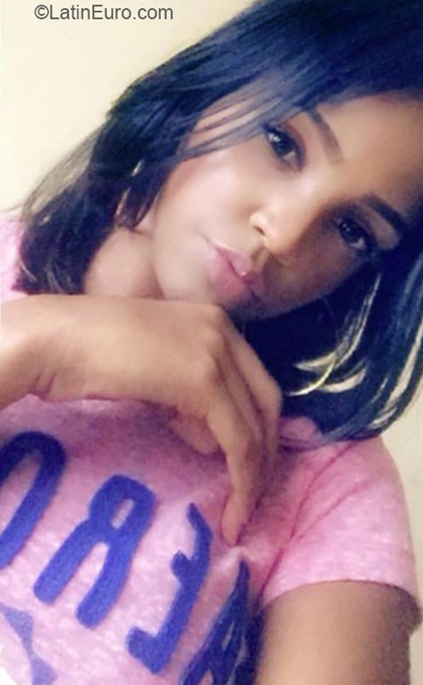 Date this hot Dominican Republic girl Wilmary from Santo Domingo DO32334