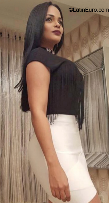 Date this attractive Dominican Republic girl Perla from Santo Domingo DO32346