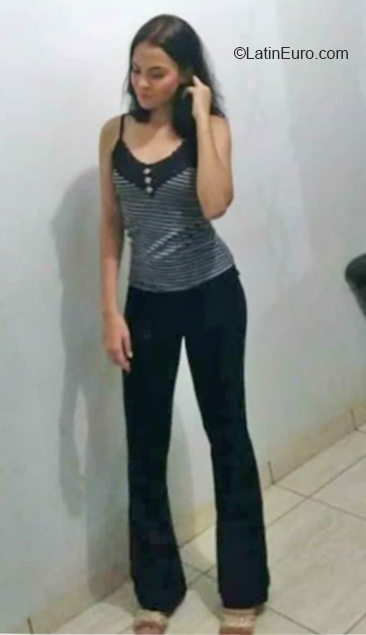 Date this nice looking Brazil girl Leandra from Santa Vitoria BR10550