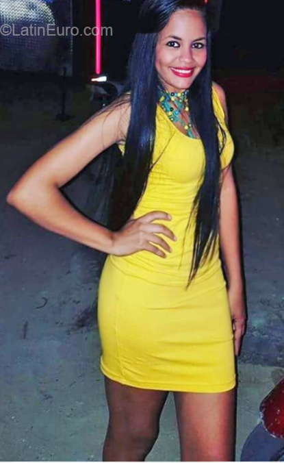 Date this tall Dominican Republic girl Yeska from Las Terrenas DO32379
