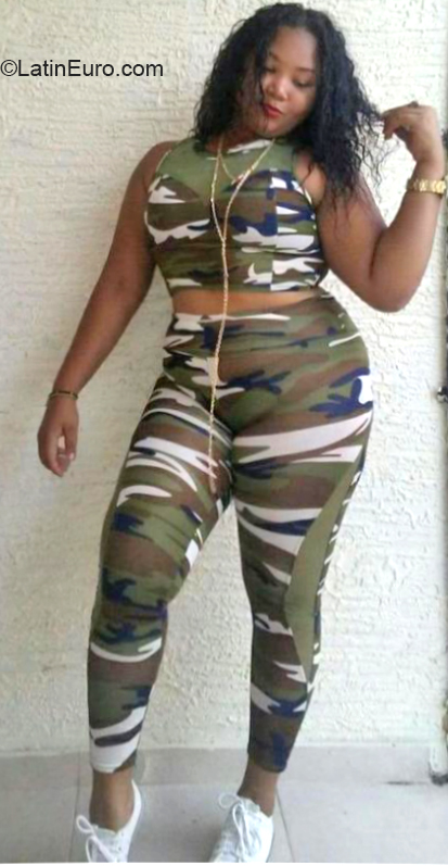 Date this foxy Dominican Republic girl Pamela from Puerto Plata DO32389