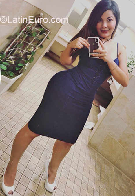 Date this nice looking Colombia girl Diana from Cali CO23864