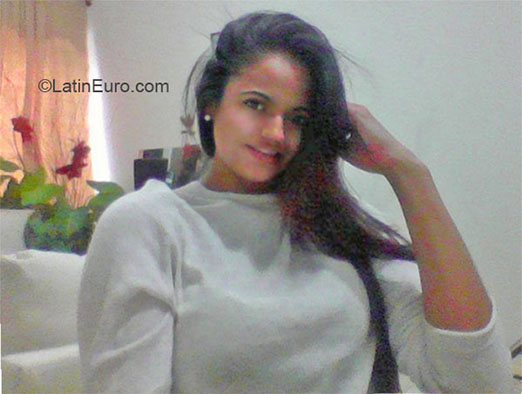 Date this sultry Colombia girl Johana from Medellin CO23867