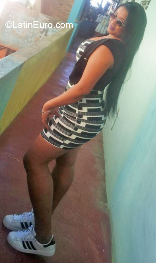 Date this hot Dominican Republic girl Massiel from Santo Domingo DO32439