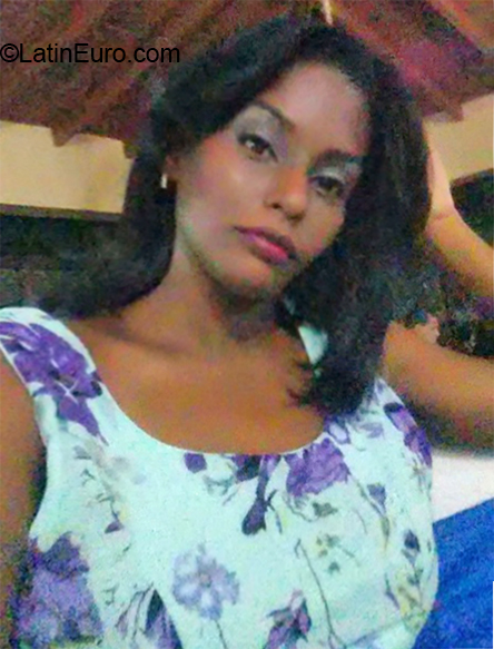 Date this sultry Dominican Republic girl Mercedes from Santo Domingo DO32447