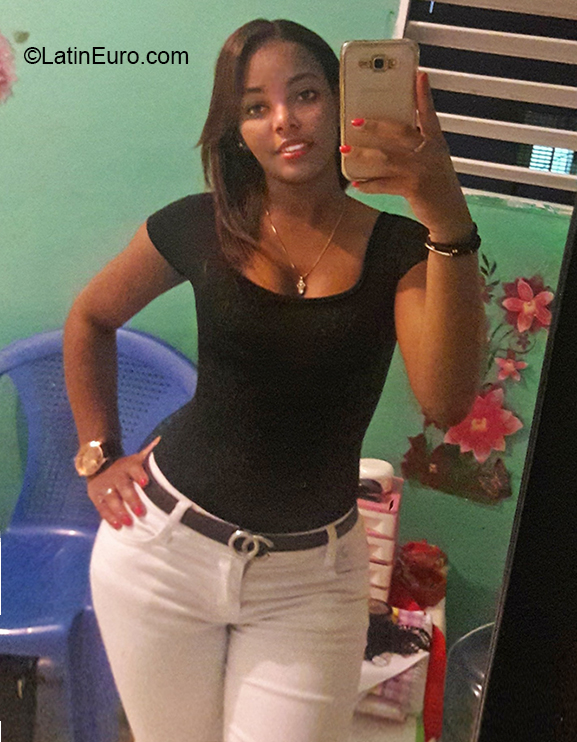 Date this voluptuous Dominican Republic girl Neidie from Santiago DO32455