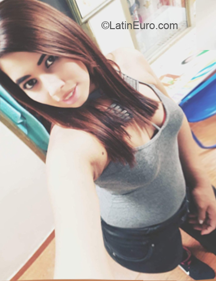 Date this young Colombia girl Natalia from Armenia CO23899