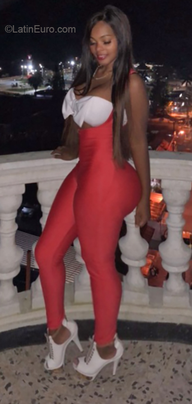 Date this sultry Colombia girl Yessica from Cali CO23901