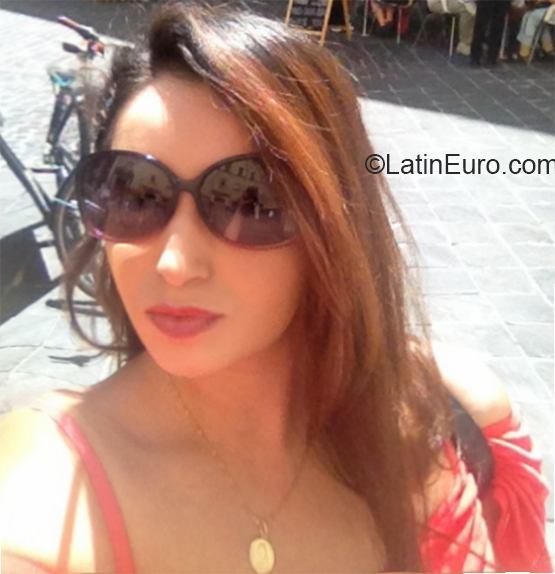 Date this hard body Colombia girl Luisa from Bogota CO23905