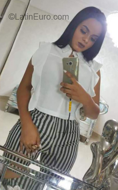 Date this sultry Dominican Republic girl Eva from Nagua DO32511