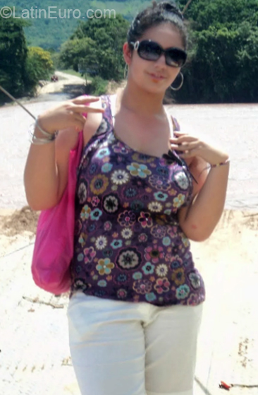 Date this happy Peru girl Anghela from Chiclayo PE1285