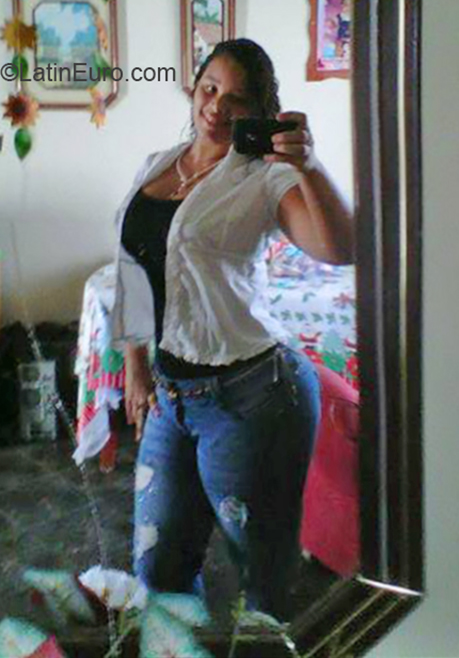 Date this gorgeous Venezuela girl Laureil from Cumana VE1632