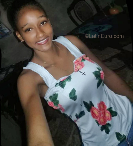 Date this beautiful Colombia girl Ariana from El Bagre CO23919