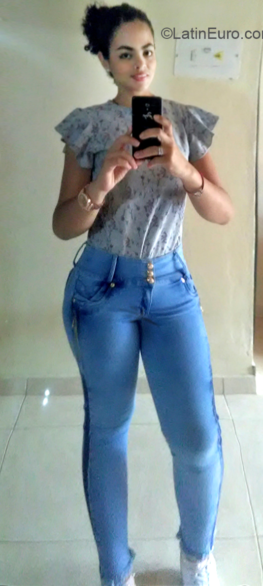 Date this exotic Colombia girl Yesica from Medellin CO23927
