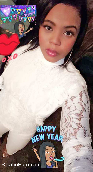 Date this stunning Dominican Republic girl Deya from Santo Domingo DO32710