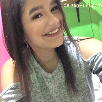Date this good-looking El Salvador girl Laura from El Salvador SV87