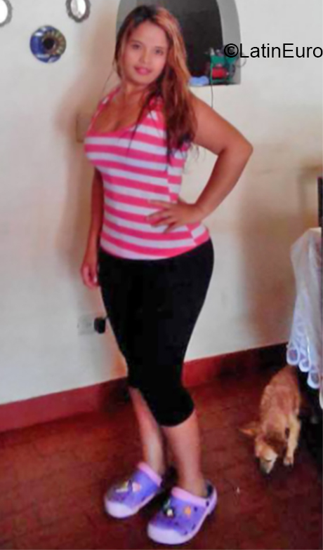 Date this nice looking Colombia girl Luz from Cali CO23962