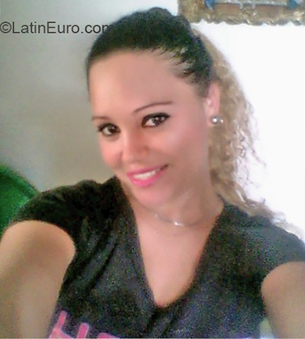 Date this charming Venezuela girl Magian from Caracas VE1684