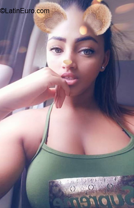 Date this hard body Dominican Republic girl Sheyla from Dajabon DO32634