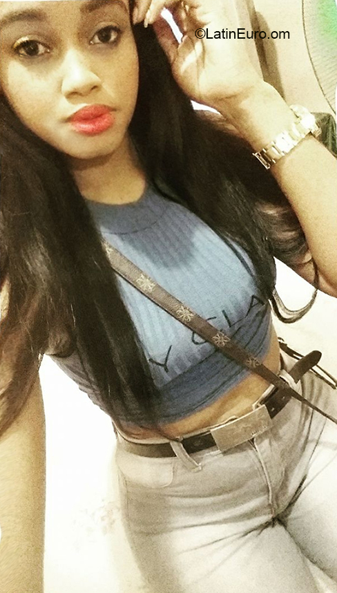 Date this stunning Dominican Republic girl Nalle from Santo Domingo DO37942