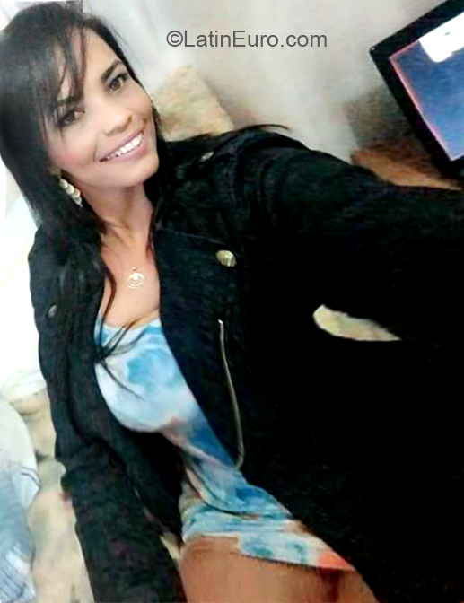 Date this passionate Brazil girl DEBORA from Caraguatatuba BR10578