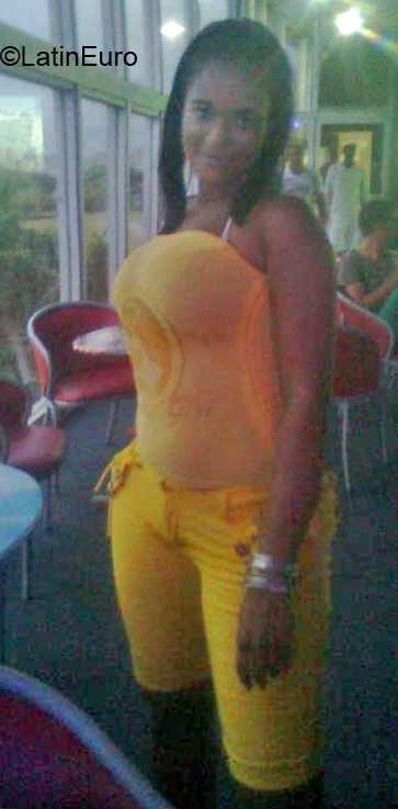 Date this nice looking Cuba girl Yumi from Havana CU330