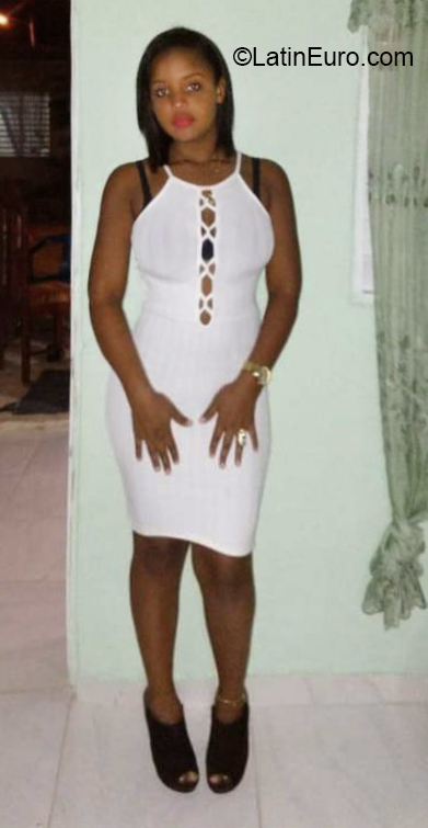 Date this gorgeous Dominican Republic girl Isabella from Santo Domingo DO32706