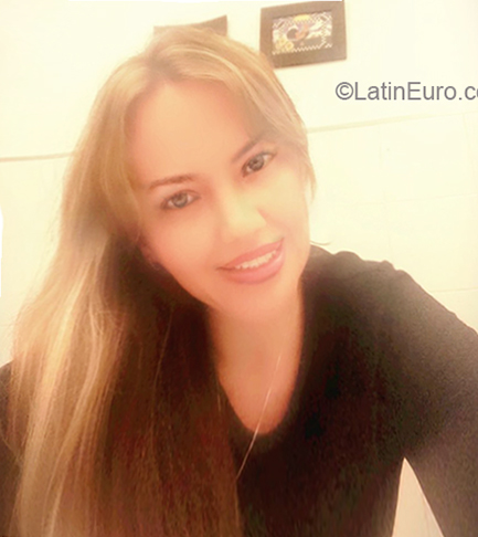Date this cute Colombia girl Andrea from Medellin CO24000