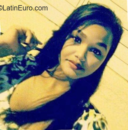 Date this athletic Dominican Republic girl Eliana from Santiago DO32717