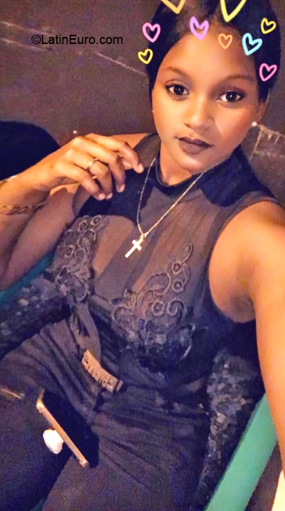 Date this cute Dominican Republic girl Charina from Santo Domingo DO32724