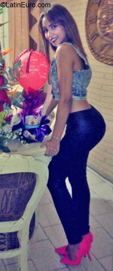 Date this gorgeous Venezuela girl Gloria from Valencia VE1718