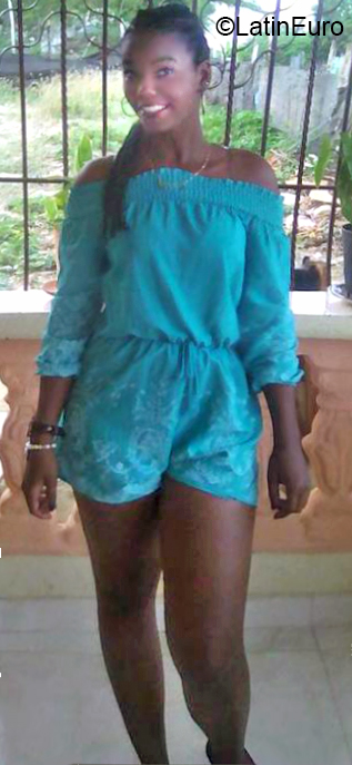 Date this gorgeous Dominican Republic girl Reynia from Santiago DO32734