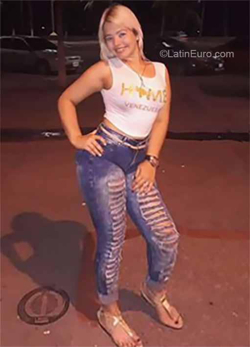 Date this good-looking Venezuela girl Ivana from Cabimas VE1720