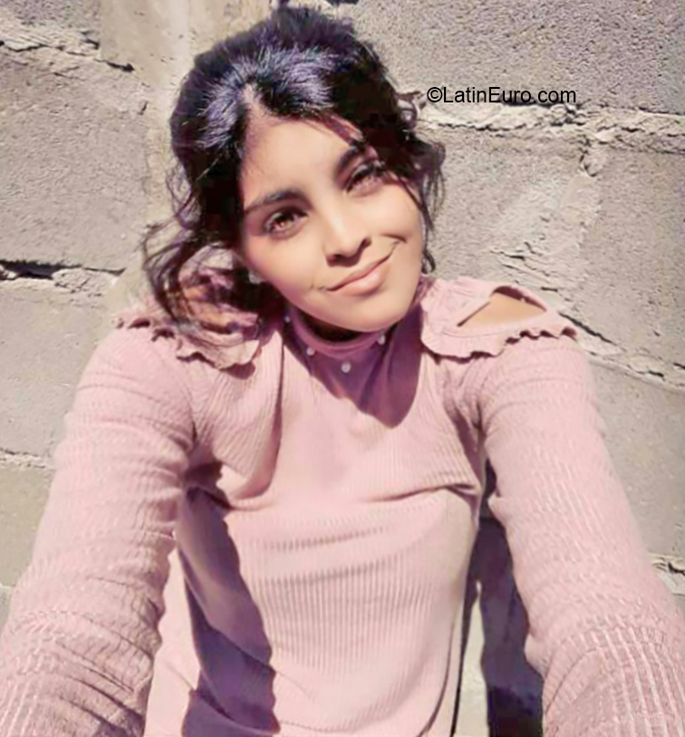 Date this funny Argentina girl Rocio from Maria Grande AR139