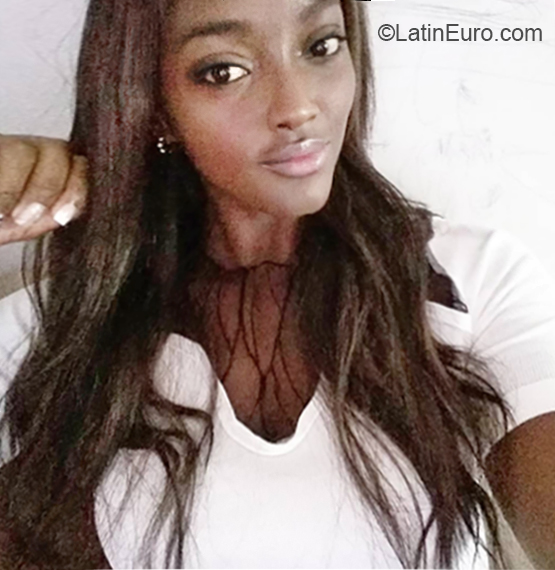 Date this foxy Colombia girl Marian from Cali CO24024