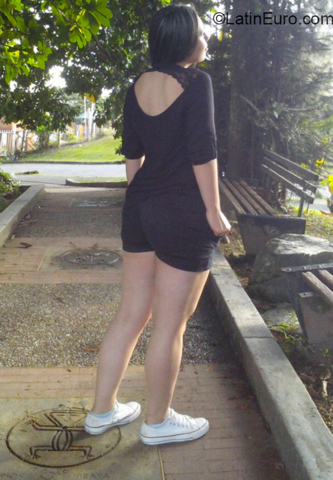 Date this sultry Colombia girl Milena from Armenia CO24027