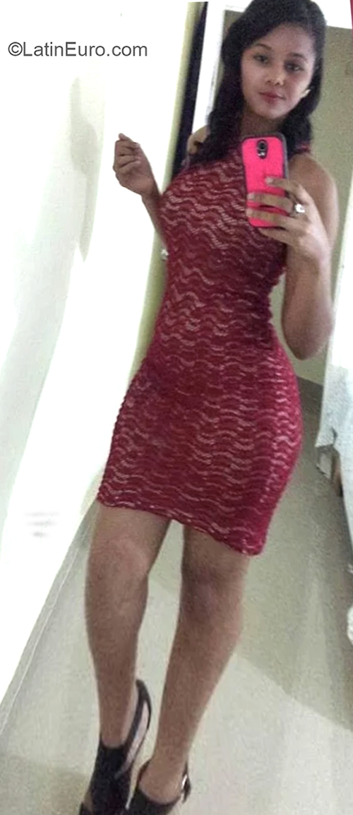 Date this sultry Dominican Republic girl Rosalba from Santo Domingo DO34248