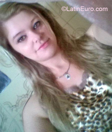 Date this happy Brazil girl Milene from Curitiba BR10589