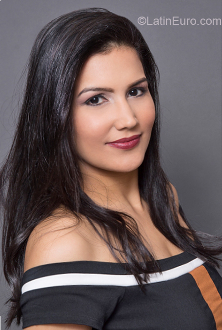Date this georgeous Brazil girl Thais from Rio De Janeiro BR10590