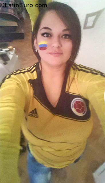 Date this beautiful Argentina girl Milrella from Buenos Aires AR143