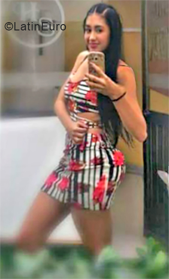 Date this charming Colombia girl Yekia from Villavo CO24071