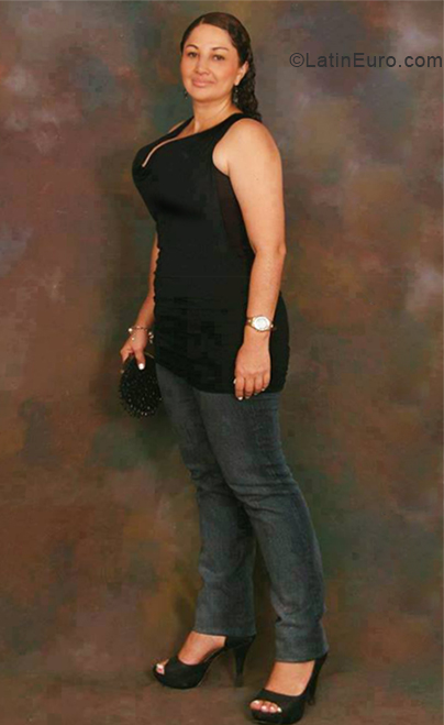 Date this voluptuous Colombia girl Nora from Cali CO24074